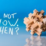 Holzspielzeug, daneben steht "If not now, when?" - HEUTE UND MORGEN